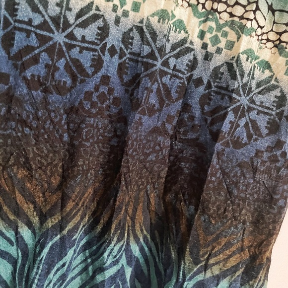 Almost Famous blue ombré fancy tank top. Juniors Size M. - Picture 8 of 9